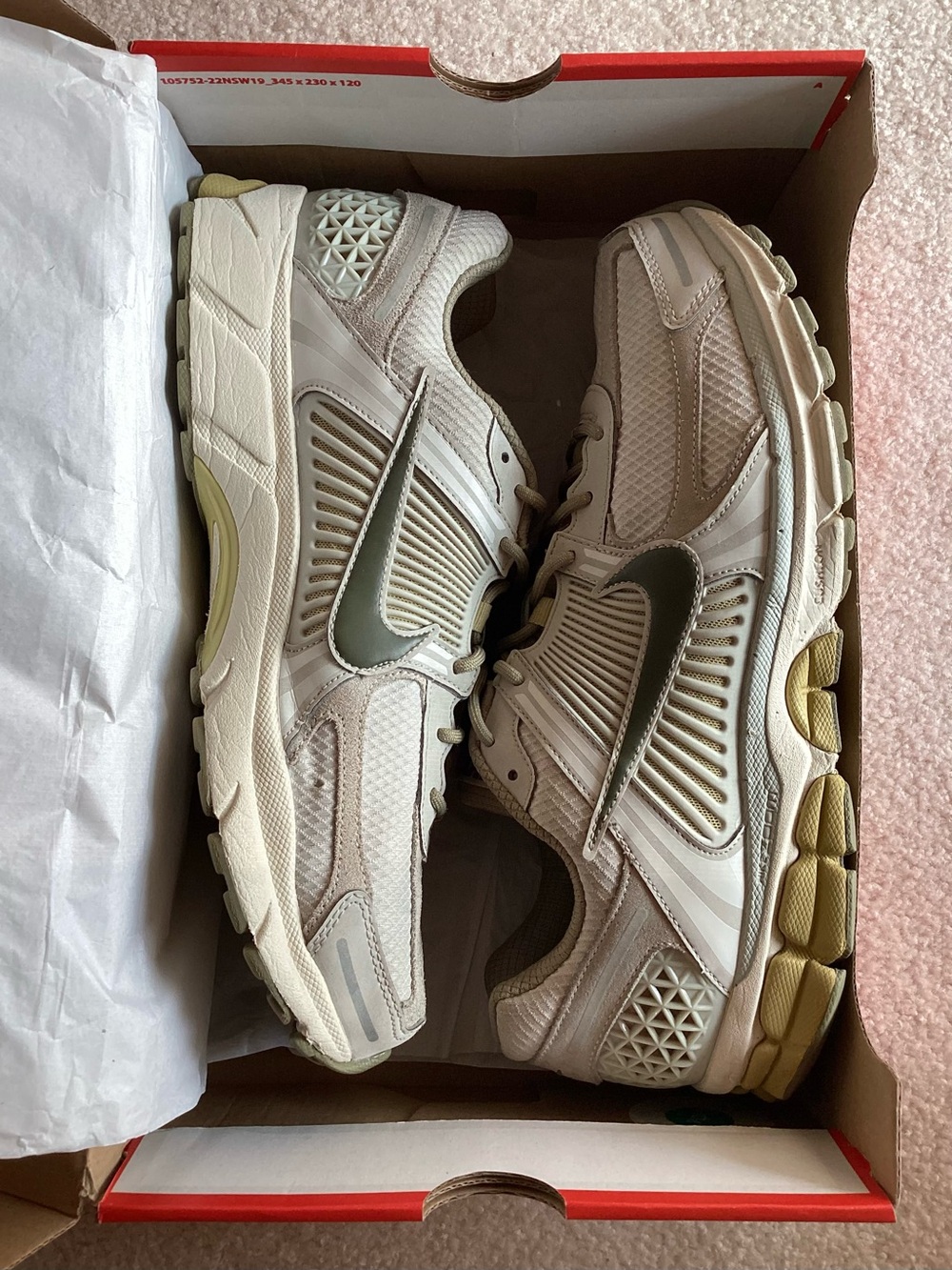 Nike Zoom Vomero 5 Mens Running Shoes Light Bone Olive Size 12 FV0397-001